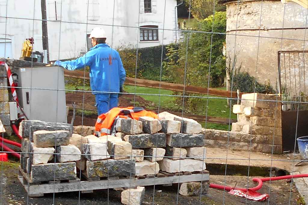Pont-travaux-demontage d'un mur